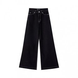 Pantalón vaquero negro de pata de elefante de la colección cápsula de Rosalía para Pull and Bear