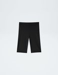 Mallas de ciclista negras de la colección cápsula de Rosalía para Pull and Bear