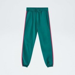 Pantalón verde agua con bandas rosas de la colección cápsula de Rosalía para Pull and Bear