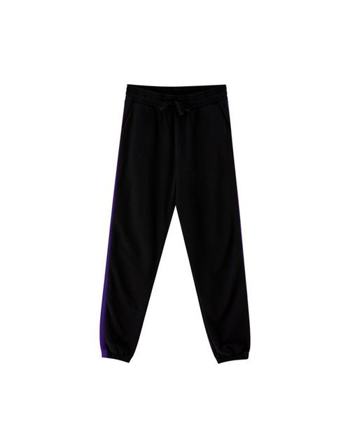 Pantalón negro de chandal de la colección cápsula de Rosalía para Pull and Bear