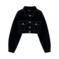 Chaqueta vaquera negra corta de la colección cápsula de Rosalía para Pull and Bear