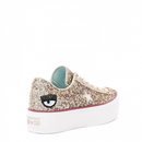Deportivas doradas de la colección cápsula de Converse x Chiara Ferragni