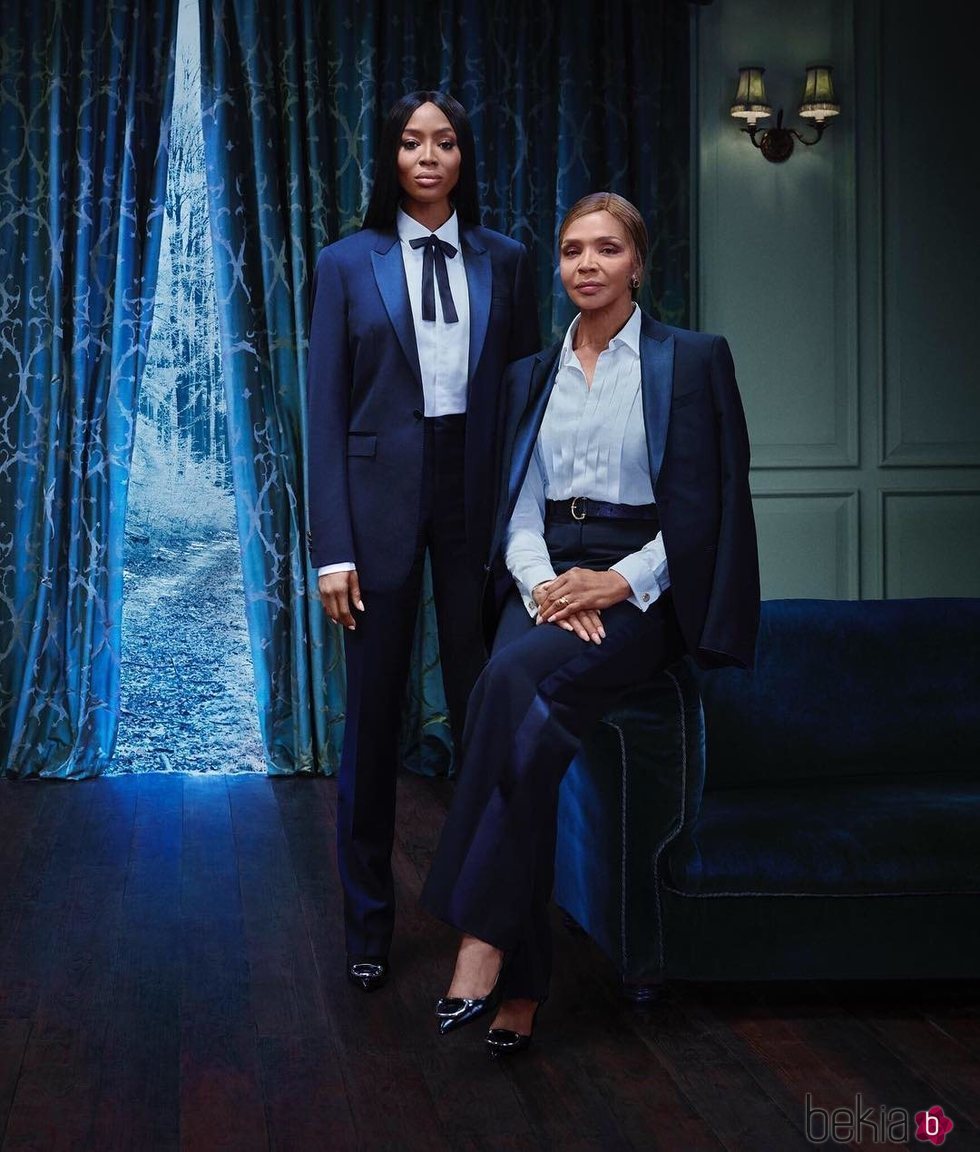 Naomi Campbell y su madre en la campaña de Navidad 2018 de Burberry