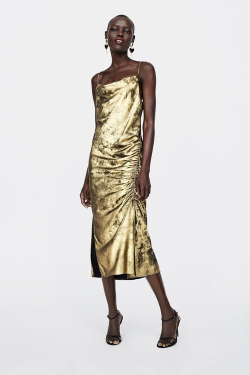 Vestido textura de terciopelo de la colección de Navidad de Zara 2018