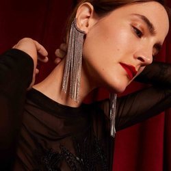 Pendientes maxi plateados de la colección de Navidad 2018 de Uterqüe