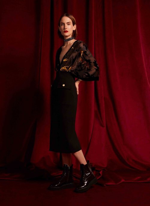 Kimono de terciopelo y falda de tubo negra de la colección de Navidad 2018 de Uterqüe