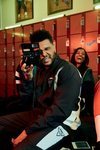 The Weeknd posando para la campaña de zapatillas de Puma Terrains 2018
