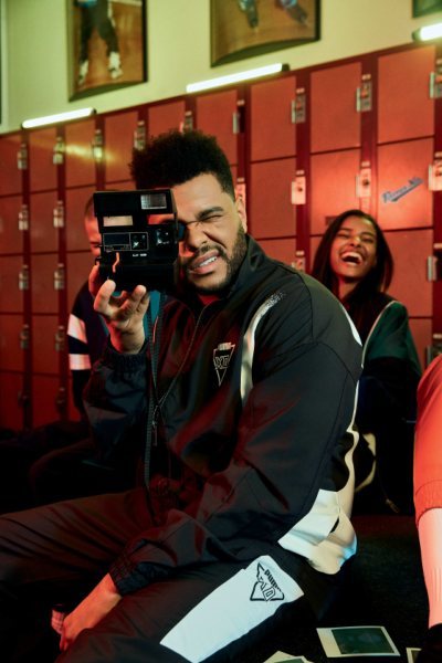 The Weeknd posando para la campaña de zapatillas de Puma Terrains 2018