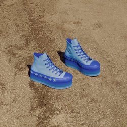 Converse azules de la tercera colección 'Converse x Miley Cyrus'