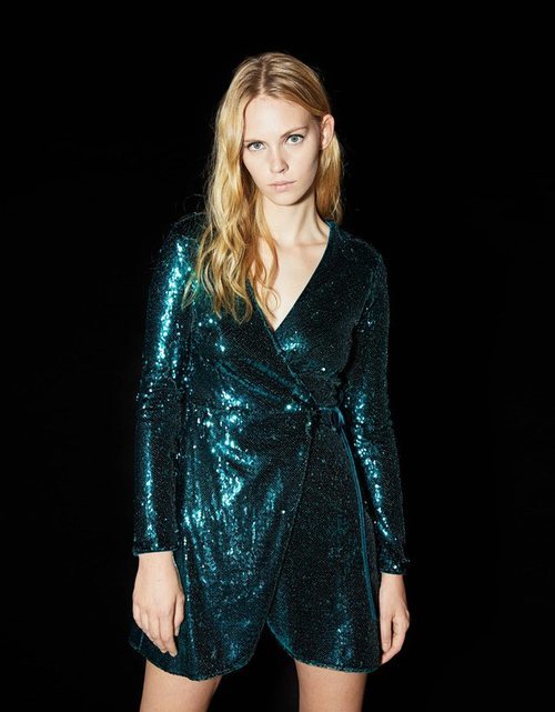 Vestido lentejuelas verde de la nueva colección de Navidad de Bershka 2018