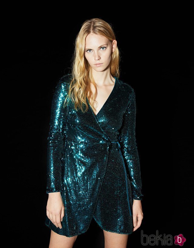 Vestido lentejuelas verde de la nueva colección de Navidad de Bershka 2018