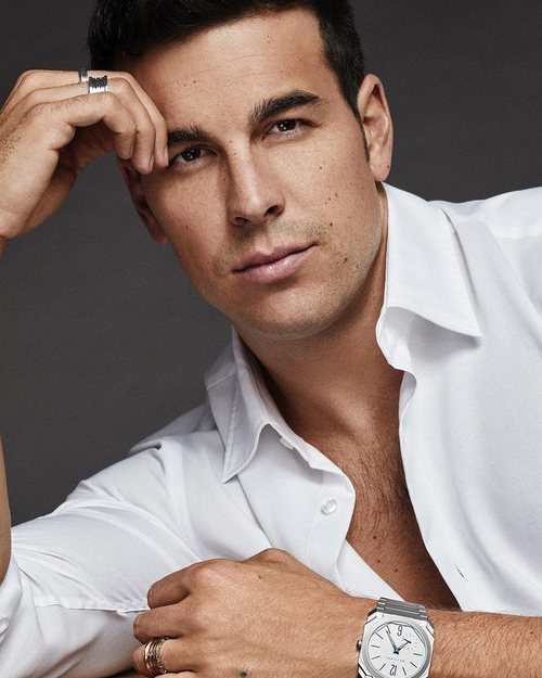 Mario Casas posando para la campaña de Bulgari 2018
