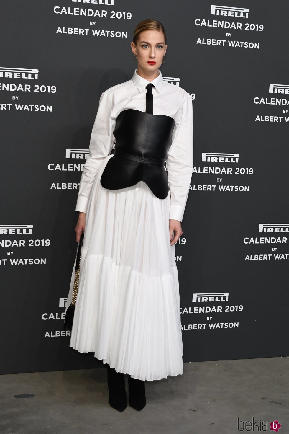 Eva Riccobono apuesta por un look dos piezas para la presentación del calendario Pirelli 2019