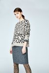 Modelo con un jersey estampado de la colección 'animal print' otoño/invierno 2018/2019 de Sfera