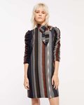 Vestido corto estampado de la colección de Navidad de Sisley 2018