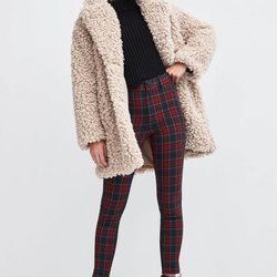Pantalón de cuadros rojos de la nueva colección de Zara 2018