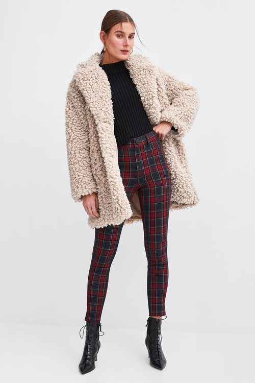 Pantalón de cuadros rojos de la nueva colección de Zara 2018