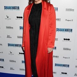 Eugenia de York con un vestido negro y abrigo coral