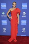 Emily Blunt con un vestido asimétrico rojo de Roland Mouret en el Festival de Cine de Plam Spring 2019