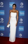 Laura Harrier con un dos piezas blanco de Cushnien el Festival de Cine de Plam Spring 2019