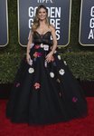Heidi Klum con un vestido negro con flores de Monique Lhuillier en los Globos de Oro 2019
