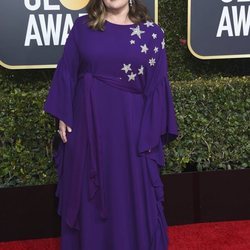 Melissa McCarthy con un vestido de Reem Acra en la alfombra roja de los Globos de Oro 2019