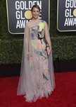 Lucy Liu con un vestido de Galia Lahav en la alfombra roja de los Globos de Oro 2019