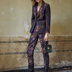 Traje estampado de la colección primavera 2019 de Uterqüe