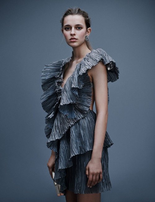 Vestido gris de volantes de la colección primavera 2019 de Lanvin