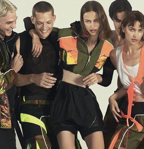 Imagen de la campaña primavera/verano 2019 de Dsquared2 con Irina Shayk