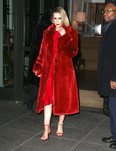 Sarah Paulson un look total red en Nueva York