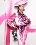 Traje rosa de la colección primavera 2019 de Moschino