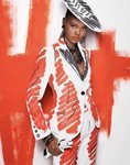Traje de chaqueta rojo de la colección primavera 2019 de Moschino