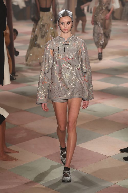 Vestido de seda de la colección de Alta Costura de Christian Dior para primavera/verano 2019 presentada en París