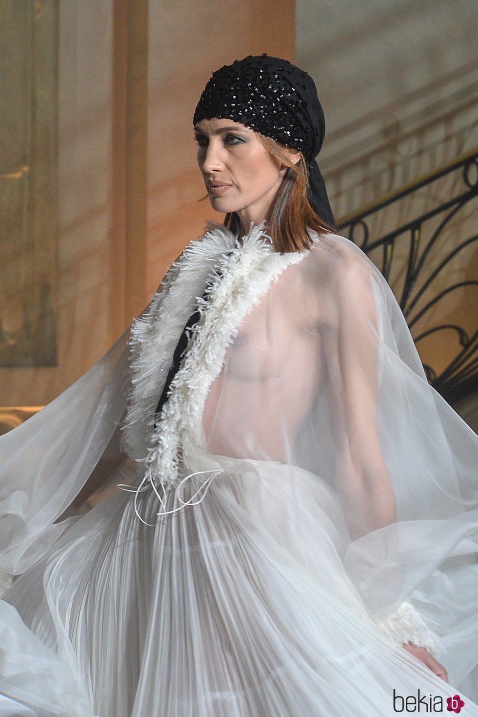 Nieves Álvarez en la pasarela de Stephane Rolland en París