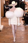 Vestido con incrustaciones de perlas de la colección Alta Costura Primavera 2019 de Balmain