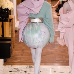 Falda con forma esférica y tonos pastel de la colección Alta Costura Primavera 2019 de Balmain
