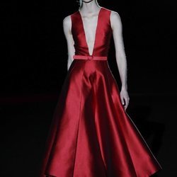 Vestido rojo de la colección otoño/invierno 2019/2020 de Hannibal Laguna