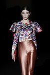 Blusa floral con volantes de la colección otoño/invierno 2019/2020 de Hannibal Laguna