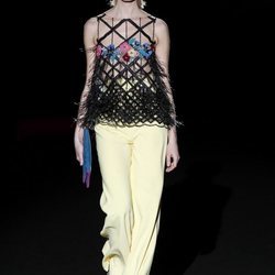 Pantalones amarillos de la colección otoño/invierno 2019/2020 de Hannibal Laguna