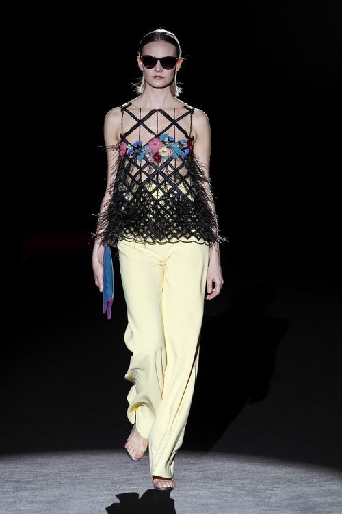 Pantalones amarillos de la colección otoño/invierno 2019/2020 de Hannibal Laguna