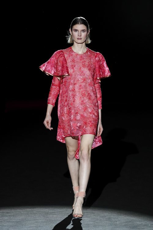 Vestido floral de la colección otoño/invierno 2019/2020 de Hannibal Laguna