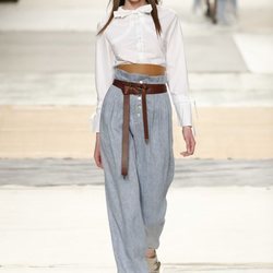 Camisa cropped de la colección primavera/verano 2019 de Roberto Verino