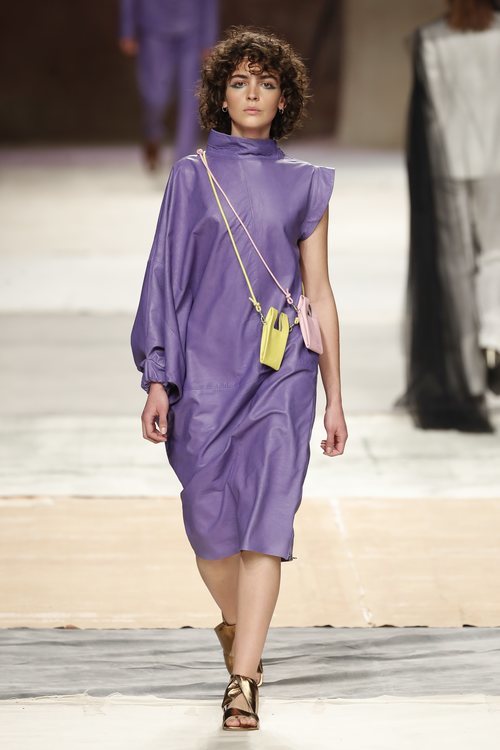 Vestido asimétrico de la colección primavera/verano 2019 de Roberto Verino