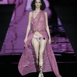 Vestido transparente de la colección primavera/verano 2019 de Andrés Sardá