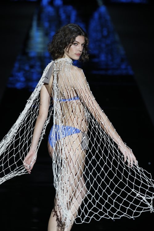 Rejilla y bikini de la colección primavera/verano 2019 de Andrés Sardá
