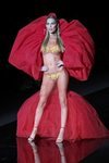 Ángela Ponce un traje vaporoso de la colección primavera/verano de Andrés Sardá