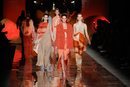 Diseños anaranjados y marrones de la colección primavera/verano 2019 de Pedro del Hierro