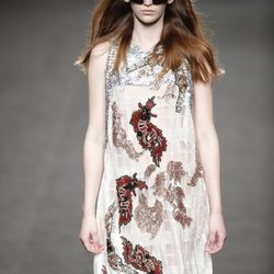 Vestido estampado de la colección otoño/invierno 2019 de Custo Barcelona