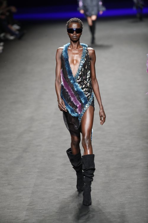 Vestido desigual de la colección otoño/invierno 2019 de Custo Barcelona